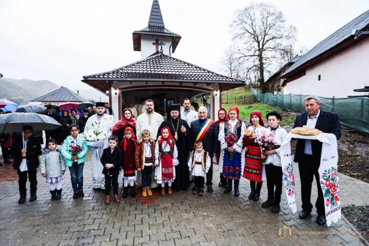 Binecuvântarea capelei mortuare și Sfânta Liturghie Arhierească la Parohia Ortodoxă Rohia