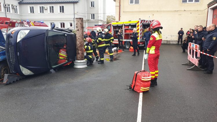 Pompieri ucraineni, în schimb de experienţă în Maramureş. Au urmărit două exerciții tactice desfășurate de pompierii băimăreni