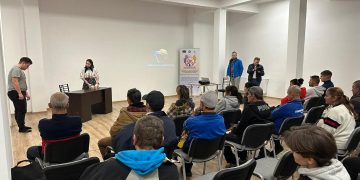 Teatru amator pentru beneficiarii proiectului „Furnizarea unui pachet specializat de servicii pentru persoanele cu dependenţe şi adicţii”