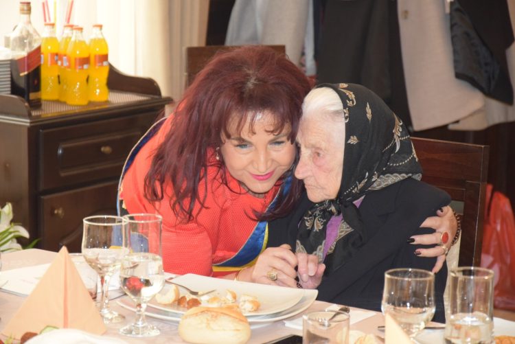Aniversare centenară. Seineanca Floare Dârle a atins venerabila vârstă de 100 de ani