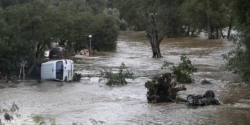Avertisment MAE pentru românii care merg în Franța. Cod roșu și cod portocaliu de inundații
