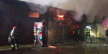 Incendiu în lanț în Baia Mare. Au ars mai multe garaje