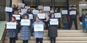 Protest spontan organizat de salariații Direcției Județene de Statistică Maramureș