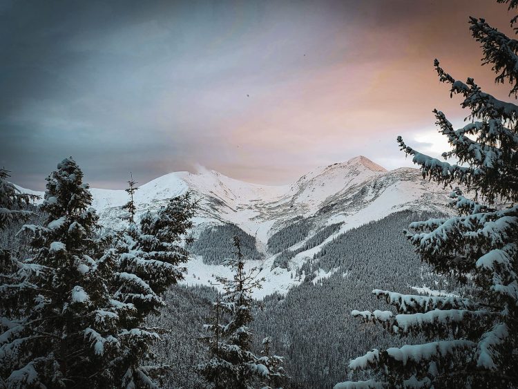 Ce putem face de 1 Decembrie la Borșa? Să intonăm Imnul României la cota 1600 m