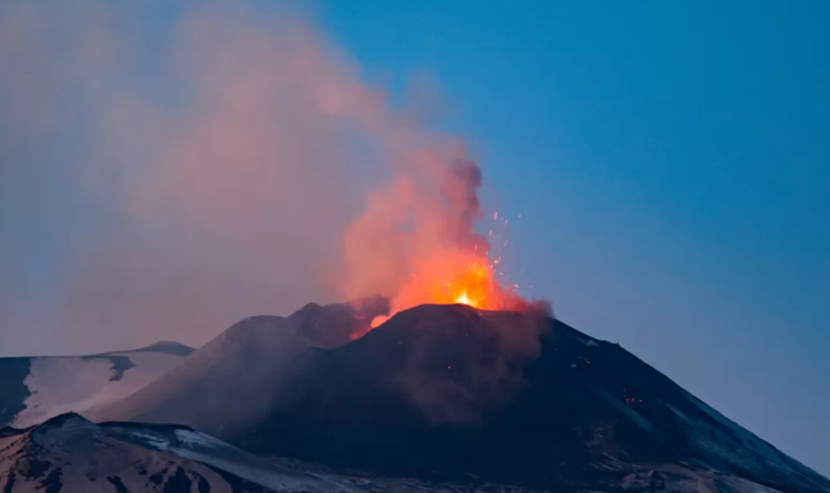 Vulcanul Etna a erupt spectaculos