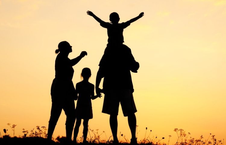 PSIHOLOGUL DE SERVICIU: Ceea ce ajută un copil să crească armonios, echilibrat și frumos e iubirea părintească, nu sacrificiul