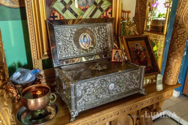 Racla cu Moaștele Sfântului Nectarie din Eghina, vindecătorul de cancer şi ocrotitorul copiilor, ajunge în Baia Mare