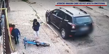Un copil de un an a murit după ce a fost lovit de o mașină a poliției