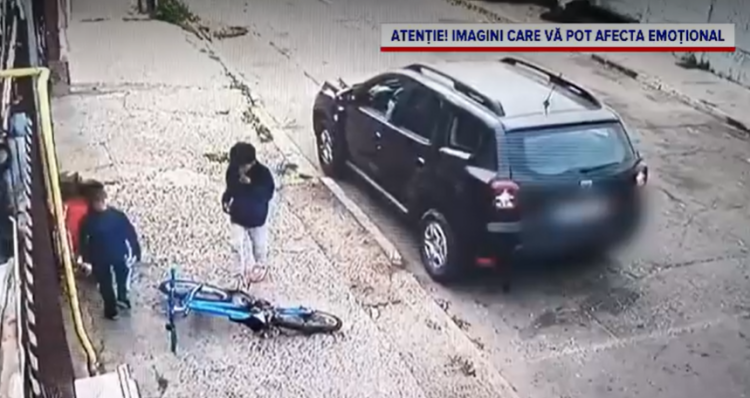 Un copil de un an a murit după ce a fost lovit de o mașină a poliției