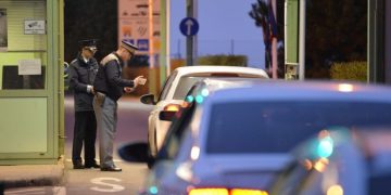 Peste 200.000 de persoane au intrat vineri în România