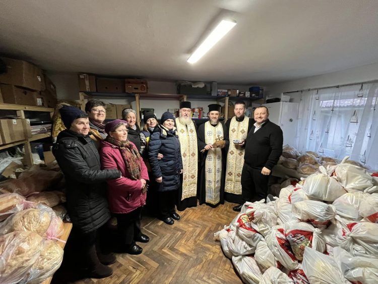 Asociaţia Femeilor Ortodoxe „Mironosiţele Femei” au oferit 300 de pachete familiilor nevoiaşe