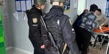 Răzbunare pe etnicii maghiari? 26 de răniți după ce un deputat a detonat trei grenade în sala unui consiliu local!