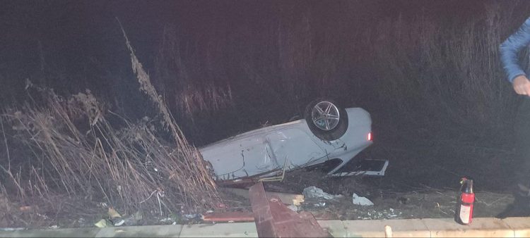 Accident pe Valea Izei. Un autoturism a ieșit în decor