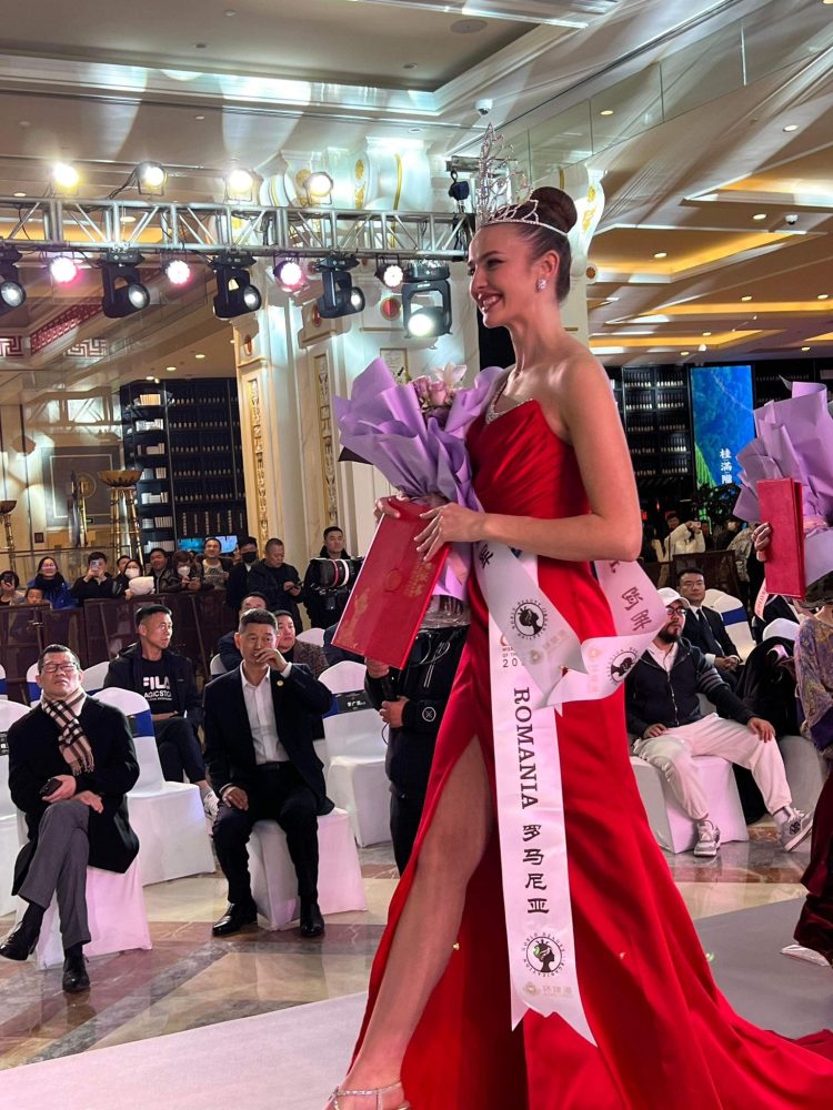 Reprezentanta României, Adina Kofă, este câștigătoarea Miss Turism of the Globe 2023
