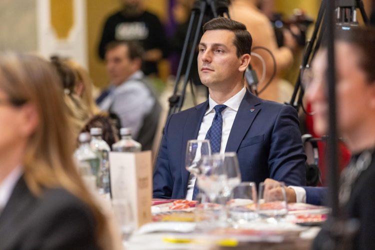 Să nu vă mirați că DNA a venit la Aeroportul Maramureș!  Sigur va sta mai mult prin zonă!