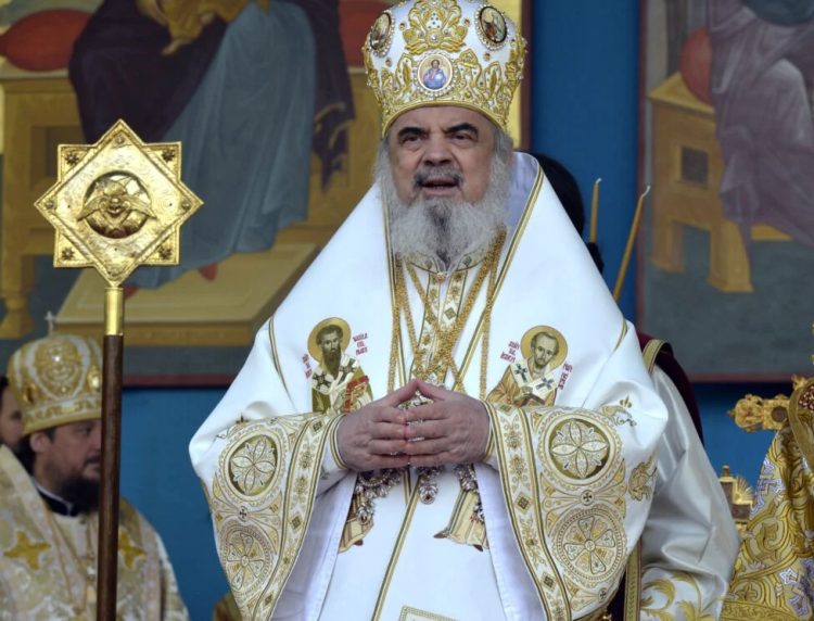 Pastorala de Crăciun a Patriarhului Daniel: „Nașterea Domnului sărbătorită în cântările Bisericii”