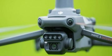 Poliția Română combate contrabanda cu țigări la graniță cu drone de 20.000 de euro bucata