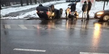 Seara accidentelor în Baia Mare. Un autoturism a ajuns pe plafon la Dura