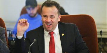 Vrabia mălai visează! „Genunche” se vrea primar de Baia Mare