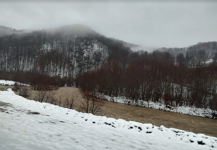 Râuri din județele Maramureş, Satu Mare şi Bistriţa-Năsăud se menţin peste cotele de inundaţie