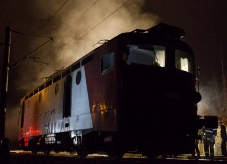 Locomotiva trenului regio care circula pe relația Sighet – Beclean pe Someș a luat foc