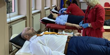 Polițiștii maramureșeni au donat sânge. Zilnic, în România, este nevoie de 1.000 de litri de sânge