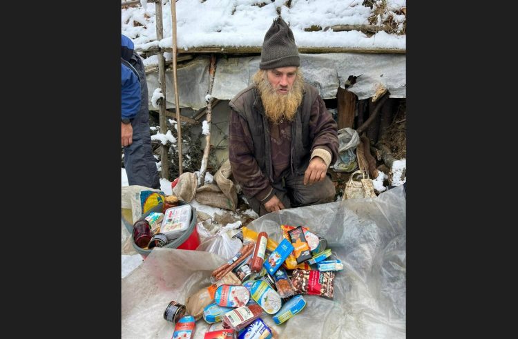 OAMENI DE BINE: I-au dus alimente lui nea Nelu, bărbatul care trăiește în pustietate în Munții Țibleș