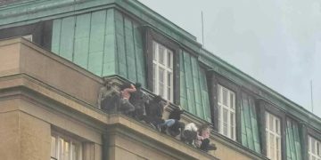 Cel puțin 15 morți și mai mulți răniți în atacul armat din Praga