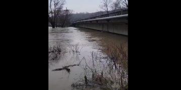 Râul Lăpuș, la cote maxime. Pericol în zona podului de la Cătălina