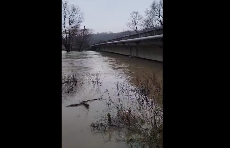 Râul Lăpuș, la cote maxime. Pericol în zona podului de la Cătălina