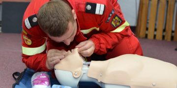 Cursuri de prim ajutor, iniţiate de SMURD pentru instruirea cadrelor didactice din Maramureș