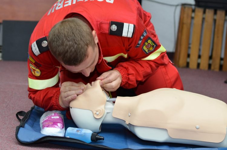 Cursuri de prim ajutor, iniţiate de SMURD pentru instruirea cadrelor didactice din Maramureș