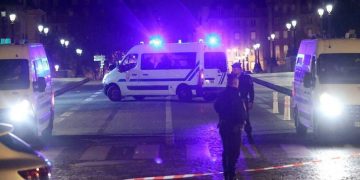 Un mort şi un rănit într-un atac la Paris. Atacatorul ar fi strigat „Allah akbar”