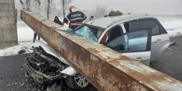 România NIMĂNUI: Un limitator de înălțime a zdrobit 3 persoane. Una dintre ele a decedat