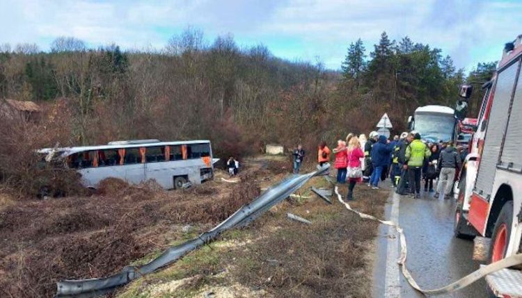 Accident în Bulgaria. Un autocar din România s-a ciocnit cu un camion turcesc, condus de un româ