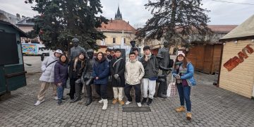 Tineri din Hong Kong fac voluntariat în Baia Mare