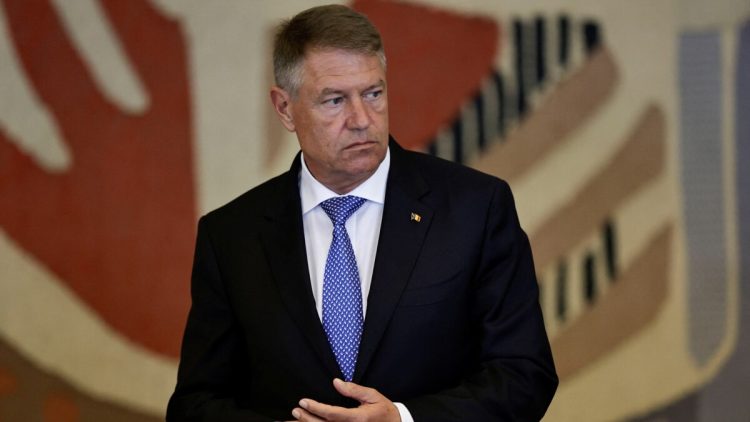 Alo, Poliția! A dispărut cetățeanul Klaus Werner Iohannis? O fi bolnav, a fugit din țară, se ascunde de protestatari?