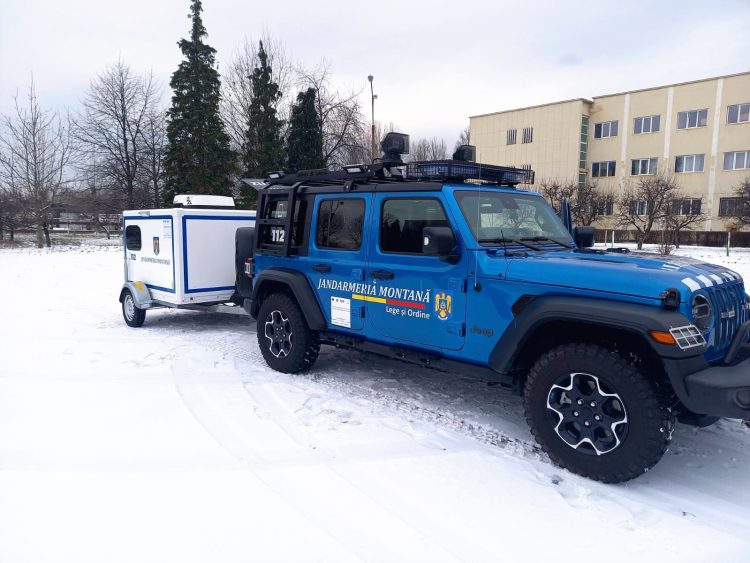 Jandarmii montani maramureşeni, dotaţi cu un Jeep Wrangler