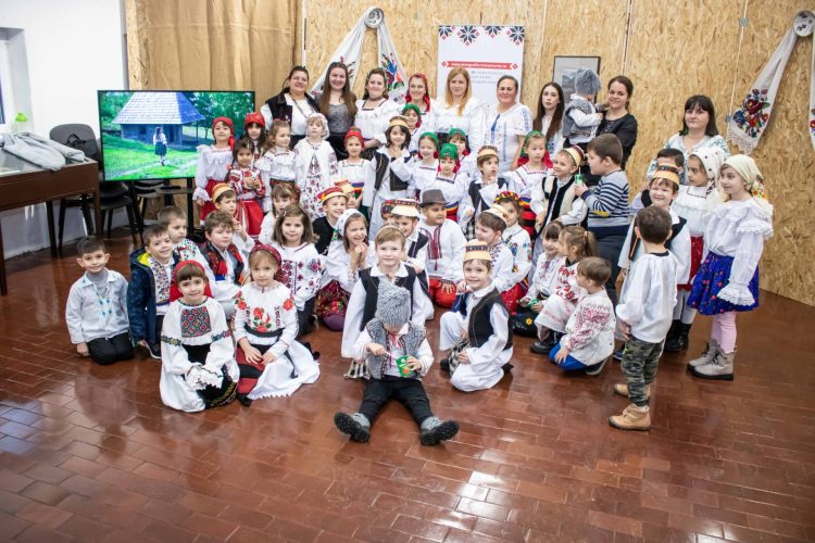 Copii de la multe şcoli şi grădiniţe, implicaţi într-un proiect educaţional desfăşurat la Muzeul Județean de Etnografie
