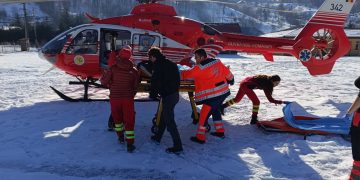 Doi ucraineni rătăciţi pe munte au fost salvaţi elicopterul
