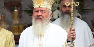 La mulţi ani părintelui Andrei, Arhiepiscopul Vadului, Feleacului și Clujului și Mitropolitul Clujului, Maramureșului  și Sălajului