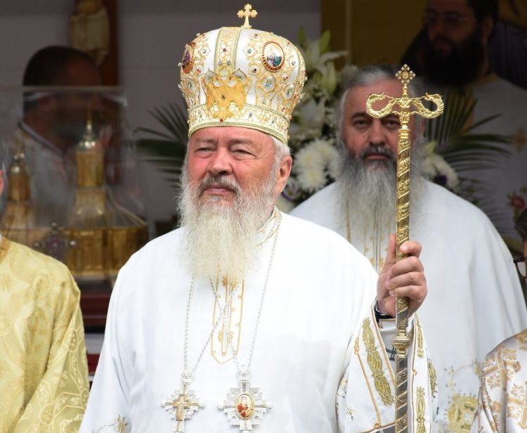 La mulţi ani părintelui Andrei, Arhiepiscopul Vadului, Feleacului și Clujului și Mitropolitul Clujului, Maramureșului  și Sălajului