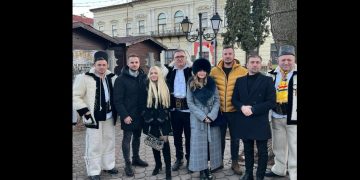 Ne lăudăm cu tineretul, dar nu ne uităm la cărțile de identitate! Poză de grup cu media de vârstă de peste 35 de ani