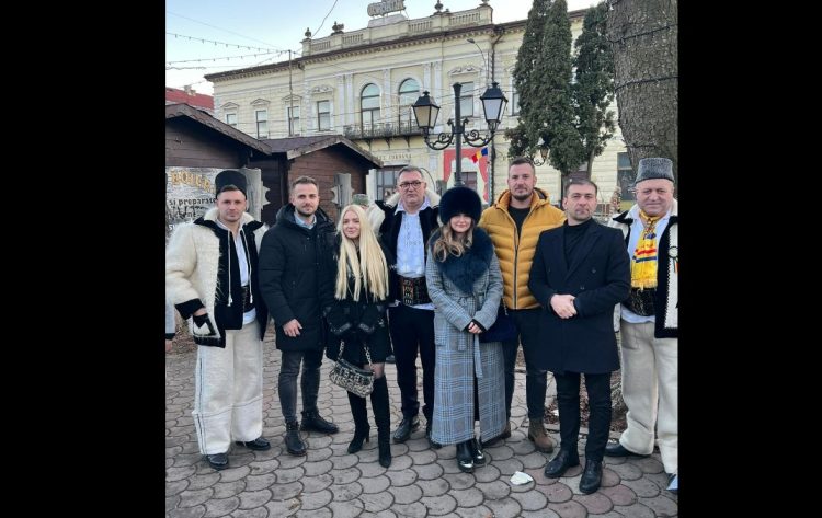 Ne lăudăm cu tineretul, dar nu ne uităm la cărțile de identitate! Poză de grup cu media de vârstă de peste 35 de ani