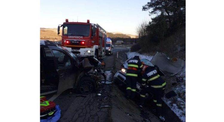 Un mort şi doi răniţi după un accident care a avut loc la ieşirea din Gilău