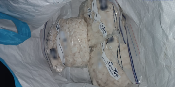 Două persoane au fost arestate în urma perchezițiilor la traficanții de droguri din Cluj și Maramureș