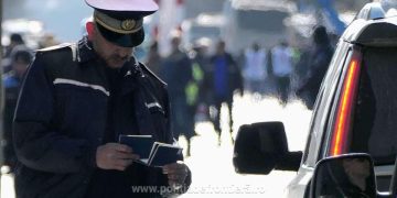 A vrut să iasă din ţară cu un permis de conducere fals
