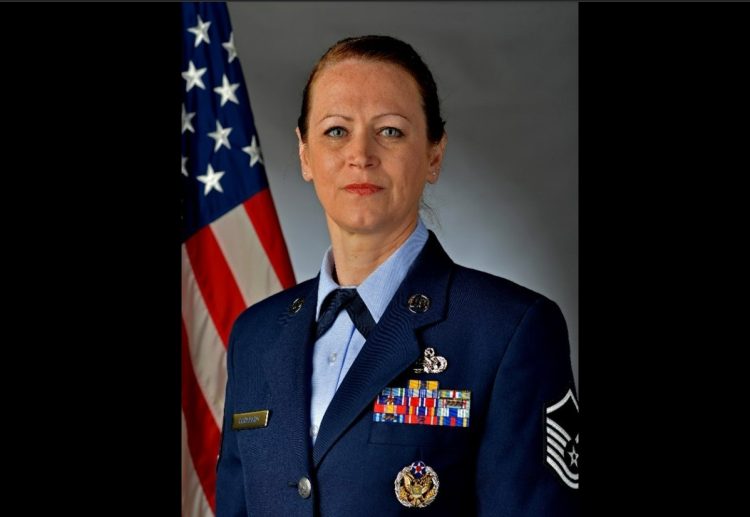 Povestea fabuloasă a Corinei, românca ajunsă secretar-major în Forțele Aeriene ale SUA