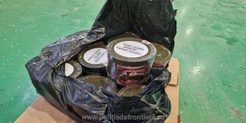 Ucrainean depistat în timp ce transporta aproximativ 30 de kg tutun de narghilea
