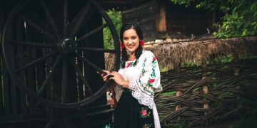 INTERVIU – INTERPRETA DIANA BORODI A ÎNCEPUT UN NOU PROIECT: „SONORE” – ȘCOALĂ PRIVATĂ DE MUZICĂ